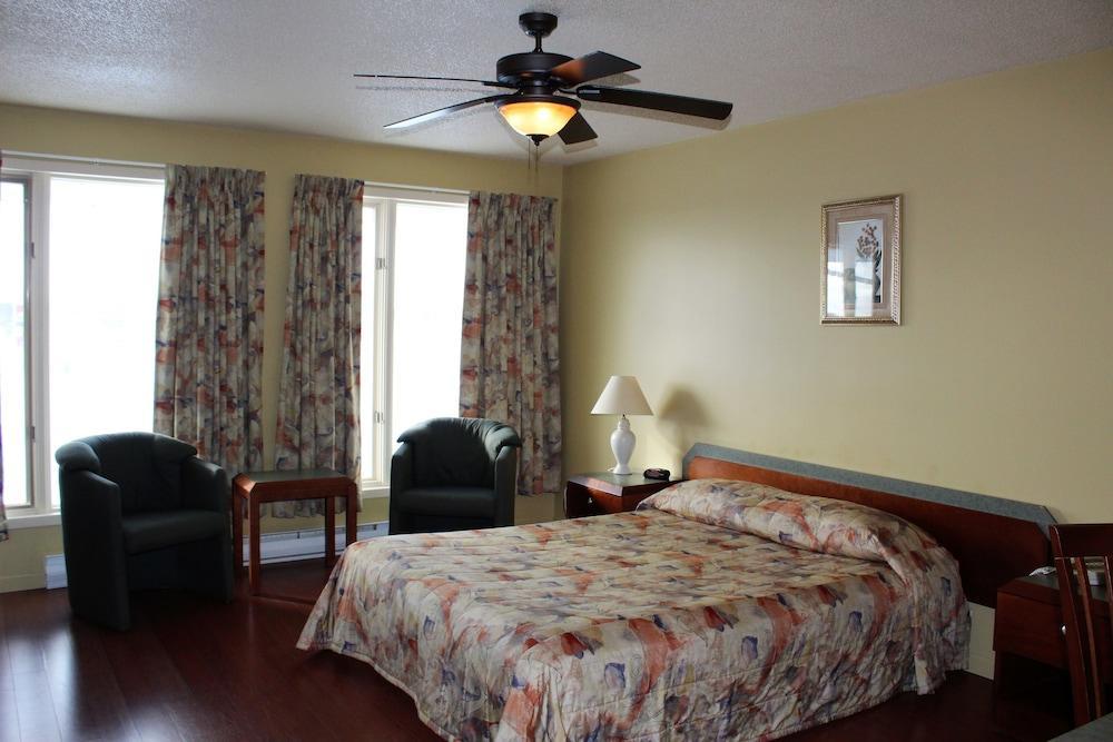 Motel Quatre Saisons Forestville Exterior photo