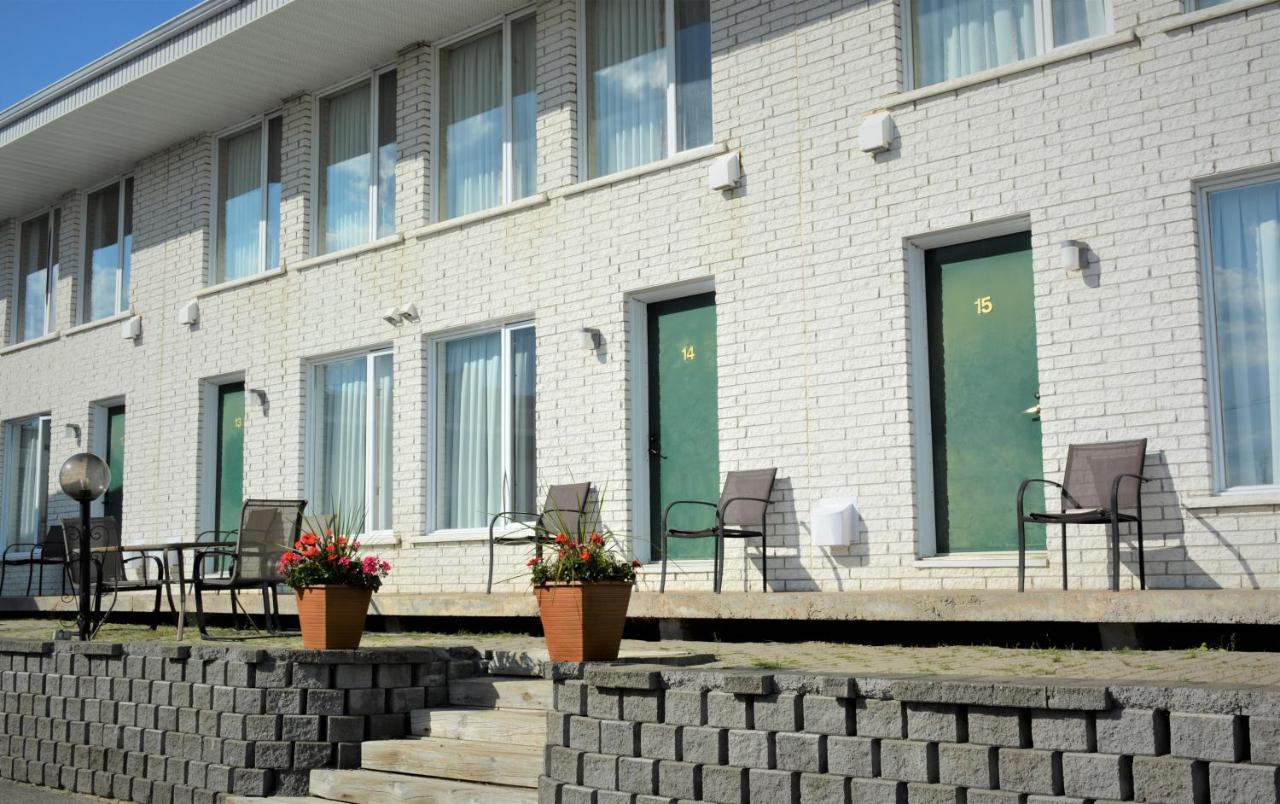 Motel Quatre Saisons Forestville Exterior photo