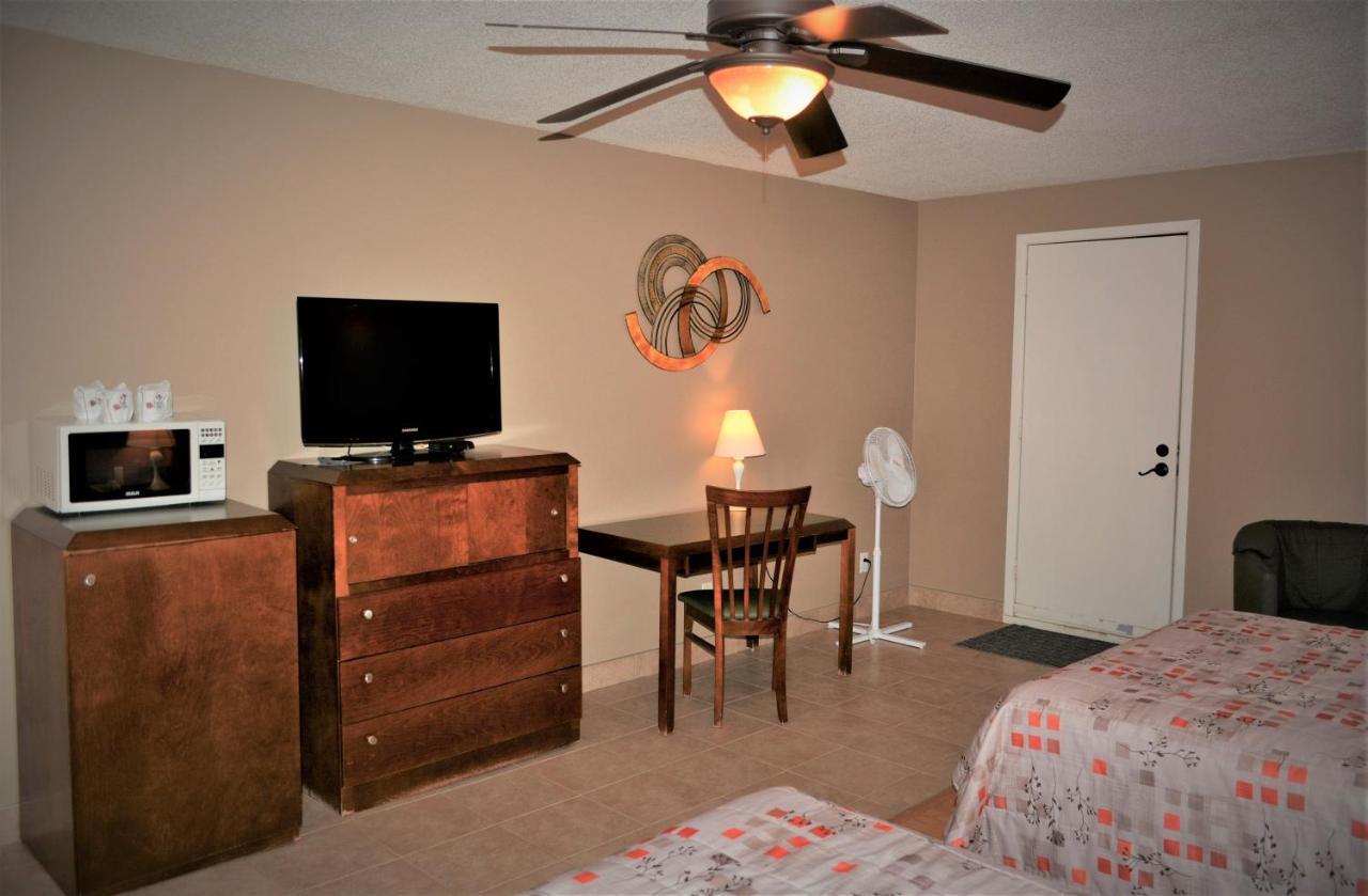 Motel Quatre Saisons Forestville Exterior photo